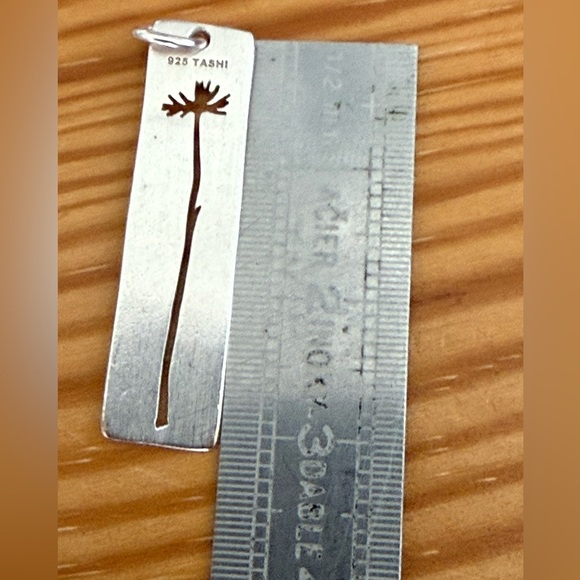 Tashi 925 brushed sterling silver 925 dandelion outline pendant (only) - Picture 5 of 6
